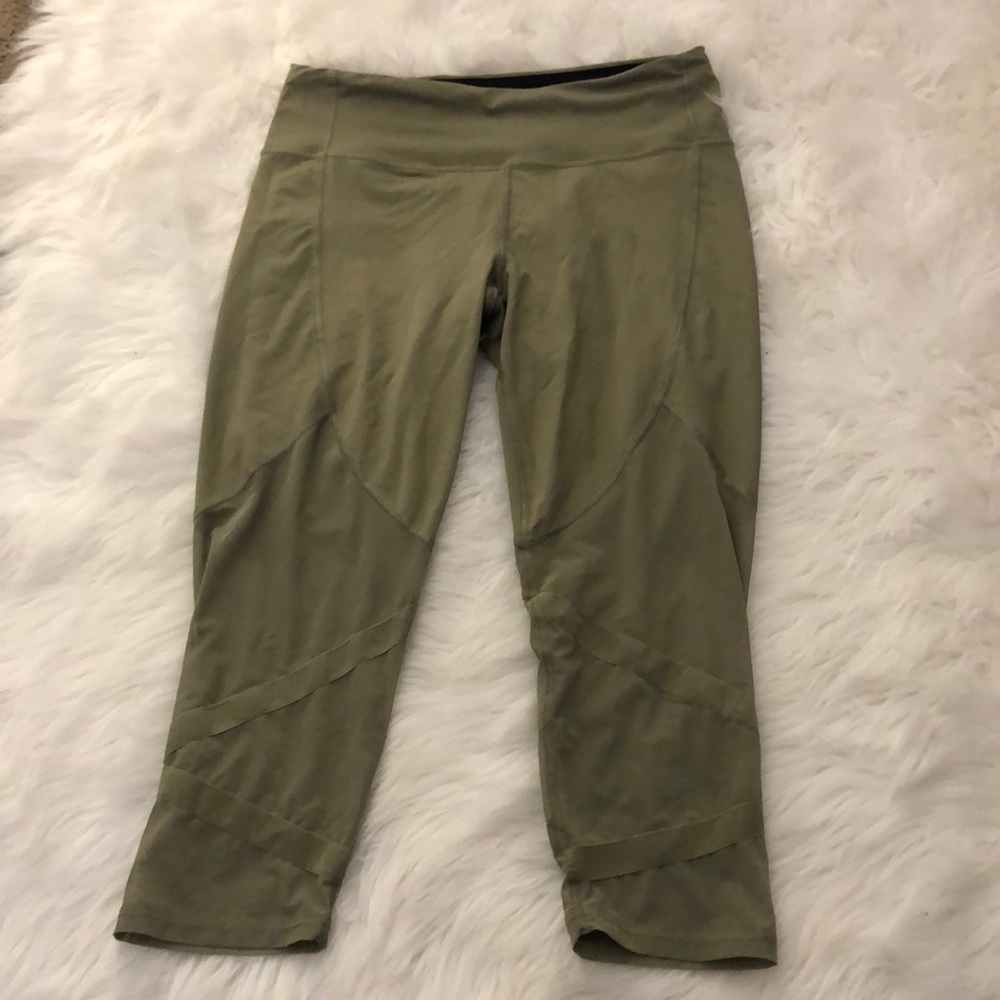 Victoria secret knock out capris size large